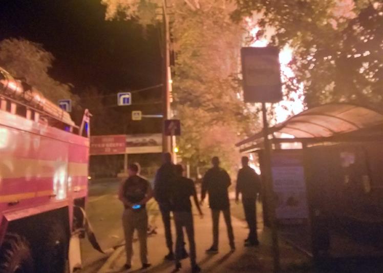 Военнослужащая Росгвардии пришла на помощь двум пенсионерам во время пожара в Пензе