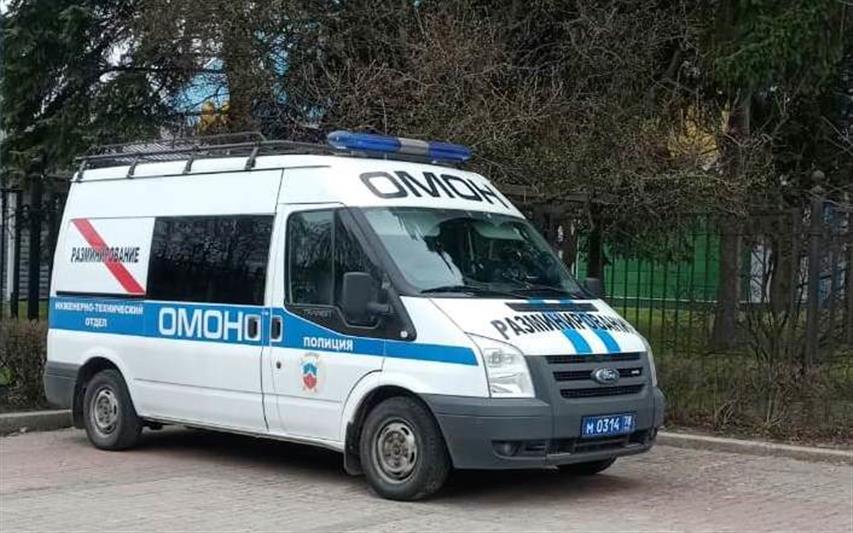 В Санкт-Петербурге взрывотехники ОМОН обследовали подозрительный предмет, обнаруженный на территории городского автовокзала