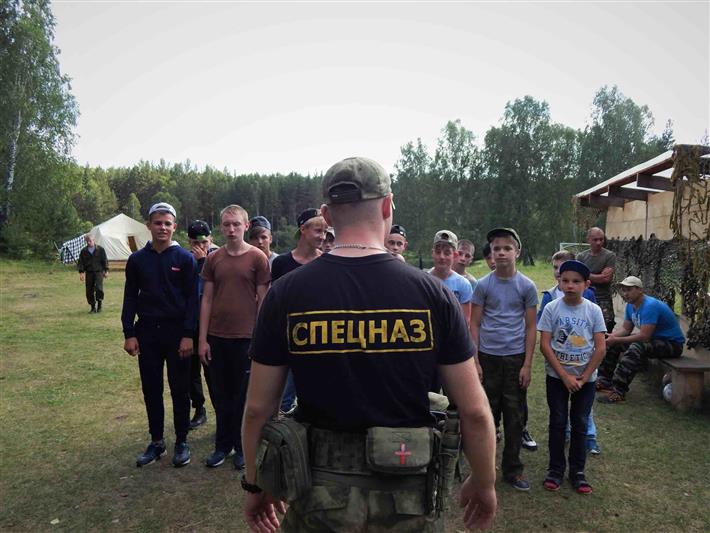 Офицеры челябинского СОБР поздравили воспитанников подшефного клуба с достойным дебютом на международном турнире 