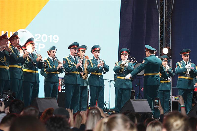 Оркестр Северо-Кавказского округа Росгвардии выступил на церемонии закрытия молодежного форума «Машук-2019» в Пятигорске