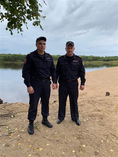 Сотрудники отдела вневедомственной охраны по городу Сыктывкару спасли ребенка, тонувшего в реке