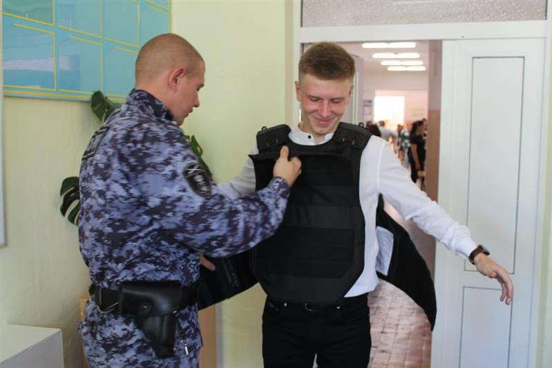Сотрудники Росгвардии провели серию Уроков мужества в образовательных учреждениях Краснодарского края