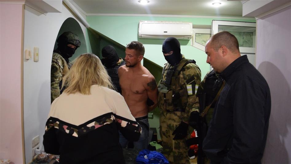 При участии сочинского ОМОН задержан находившийся в федеральном розыске сбытчик фальшивых денег
