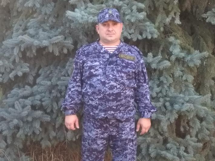 Сотрудник Росгвардии оказал помощь пострадавшей пожилой женщине