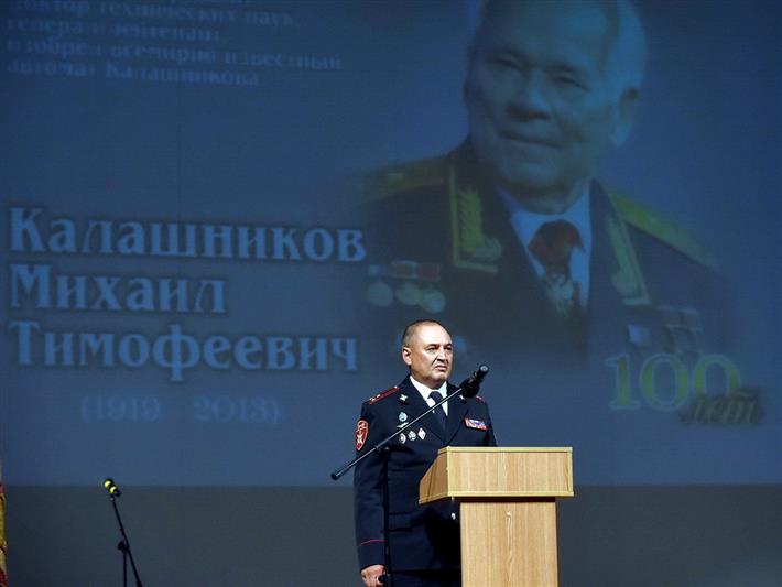В Ижевске состоялся концерт ансамбля песни и пляски Приволжского округа Росгвардии, посвященный 100-летию со дня рождения М.Т. Калашникова