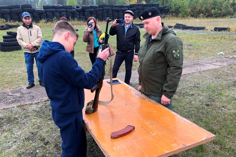 Бойцы сургутского ОМОН организовали военно-туристический слет для воспитанников подшефных школ