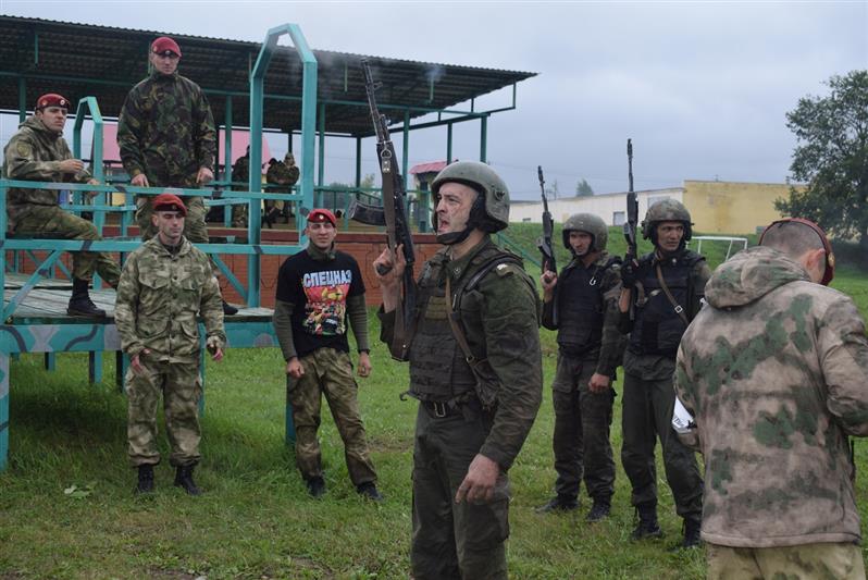 Квалификационные испытания на право ношения крапового берета проведены в Приволжском округе Росгвардии (фото)