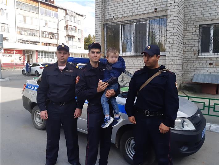 В Тюмени сотрудники Росгвардии спасли жизнь четырёхлетнему малышу (видео)