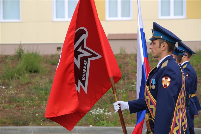 На базе авиаполка Росгвардии в Нижнем Новгороде состоялось торжественное посвящение школьников в юнармейцы (фото, видео)