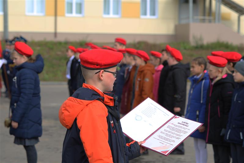 На базе авиаполка Росгвардии в Нижнем Новгороде состоялось торжественное посвящение школьников в юнармейцы (фото, видео)