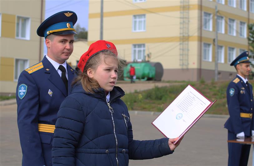 На базе авиаполка Росгвардии в Нижнем Новгороде состоялось торжественное посвящение школьников в юнармейцы (фото, видео)