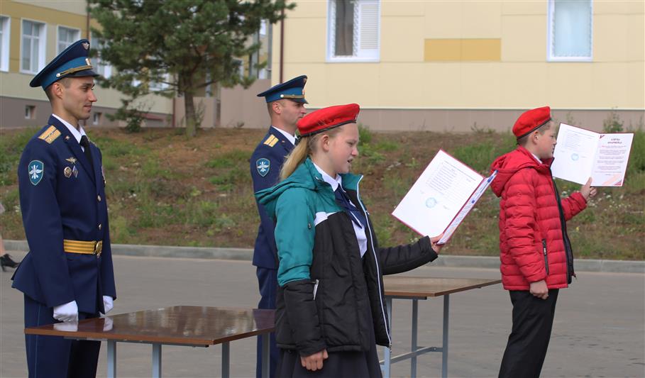 На базе авиаполка Росгвардии в Нижнем Новгороде состоялось торжественное посвящение школьников в юнармейцы (фото, видео)