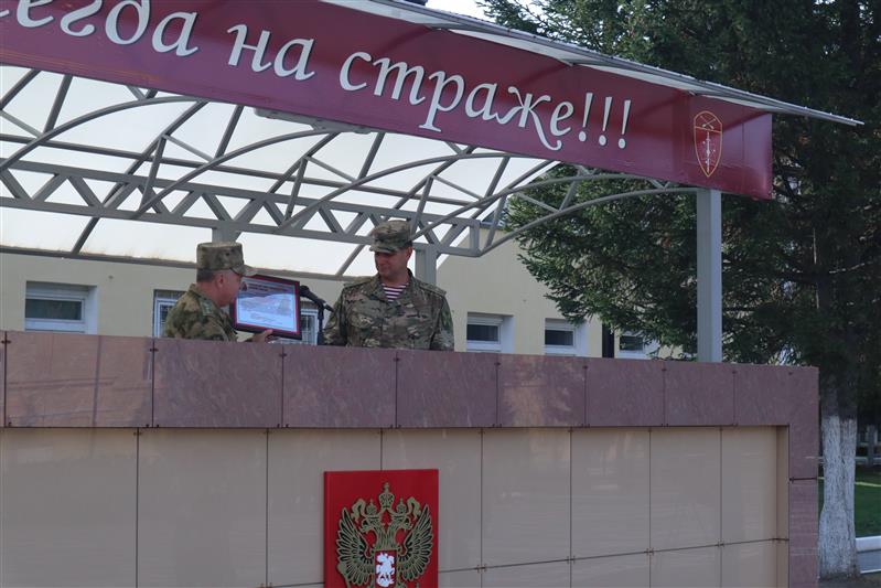 Командующий Сибирским округом Росгвардии представил личному составу северского соединения нового командира 