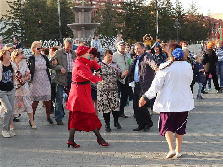 Томская Росгвардия согрела сердца горожан вальсом