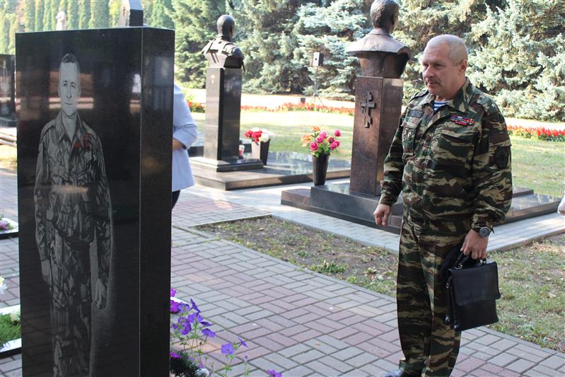 В Курске росгвардейцы присоединились к акции, посвященной Дню солидарности в борьбе с терроризмом 