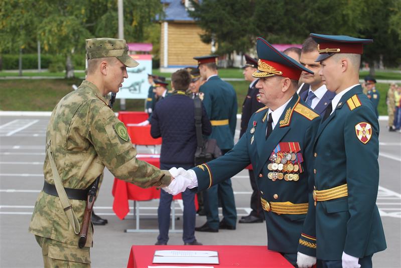 Курсанты вузов Росгвардии приняли Военную присягу (видео)