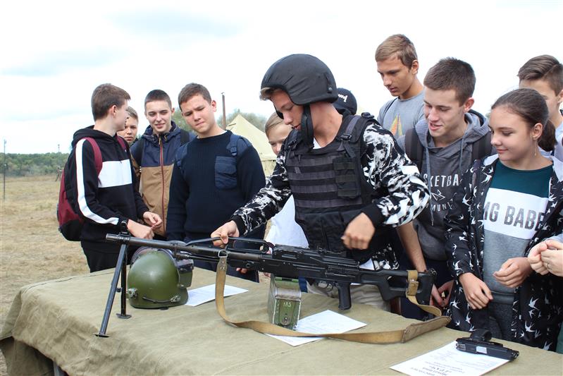Более 50 школьников из Курска побывали на совместных занятиях СОБР и ОМОН Росгвардии