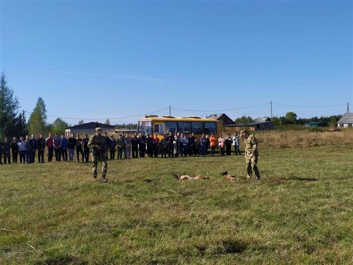 Томские росгвардейцы и «Сыны Отечества» провели профориентационное мероприятие для школьников