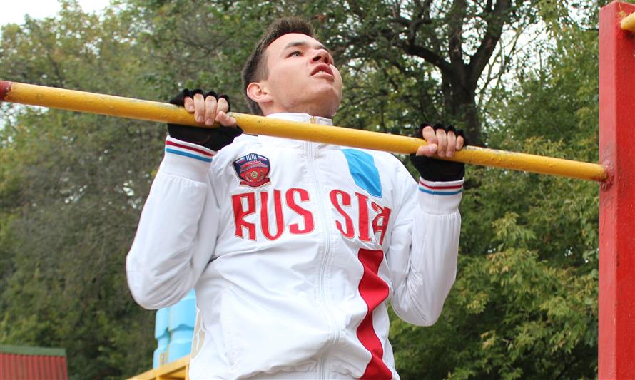 Курские росгвардейцы организовали праздничную спортивную эстафету для юных земляков