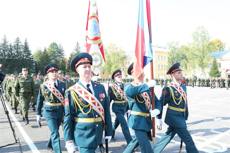 Командующий Сибирским округом Росгвардии представил личному составу северского соединения нового командира 
