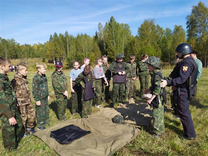 Томские росгвардейцы и «Сыны Отечества» провели профориентационное мероприятие для школьников