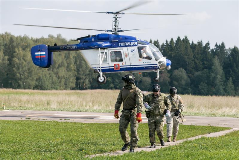 Отработка беспарашютного десантирования сотрудниками СОБР «Булат»