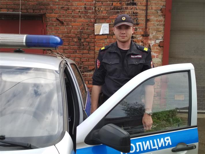 В Вологде росгвардеец спас человека на пожаре