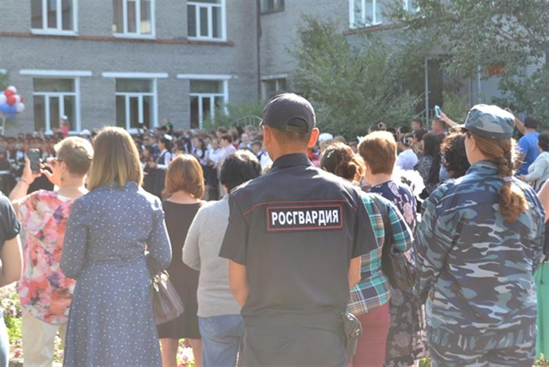 Военнослужащие и сотрудники Восточного округа Росгвардии приняли участие в мероприятиях, посвященных Дню знаний