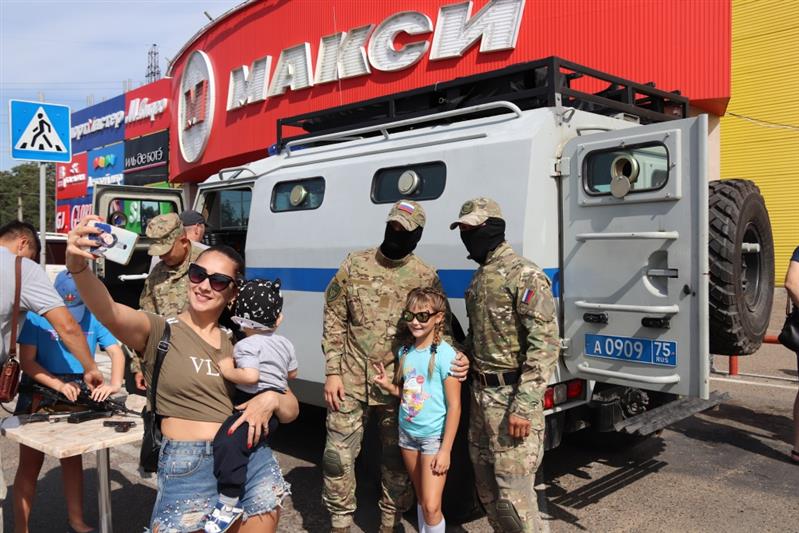 Военнослужащие и сотрудники Восточного округа Росгвардии приняли участие в мероприятиях, посвященных Дню знаний