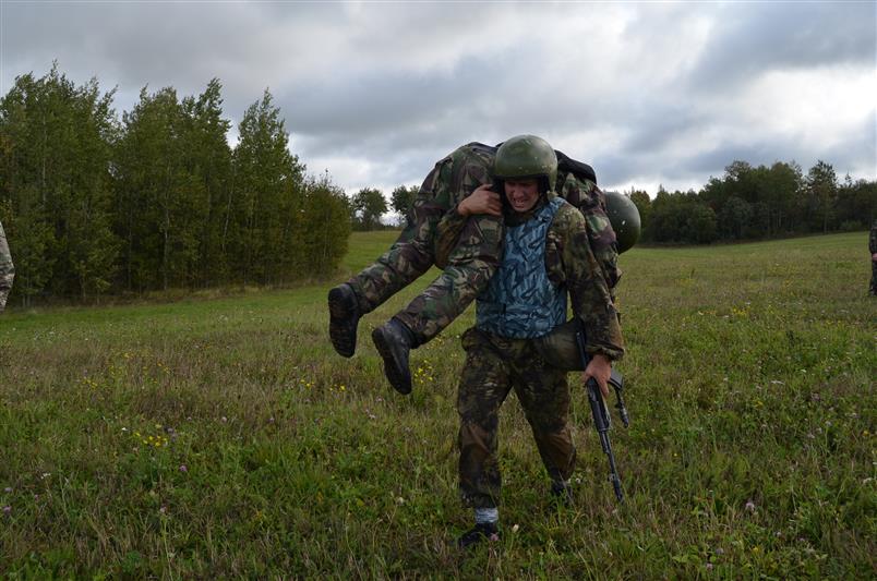 Псковские омоновцы сдали экзамен на право ношения черного берета
