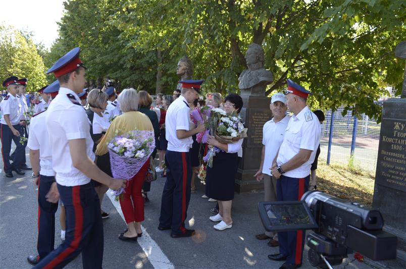 Врио командующего Южным округом Росгвардии поздравил донских кадет с началом нового учебного года