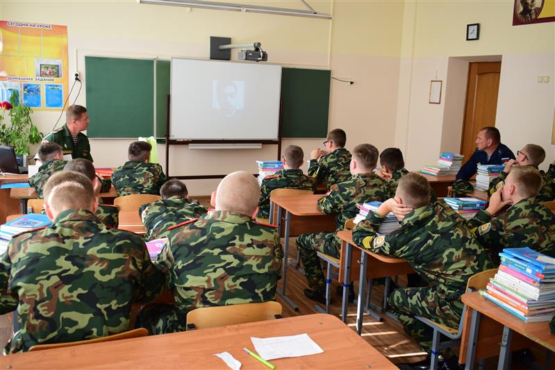 В День солидарности в борьбе с терроризмом росгвардейцы Центрального округа провели тематические мероприятия для школьников