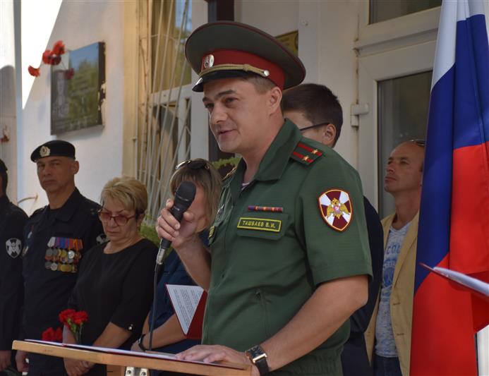 Бойцы адыгейского ОМОН вместе со школьниками почтили память Героя России Артёма Гармаша