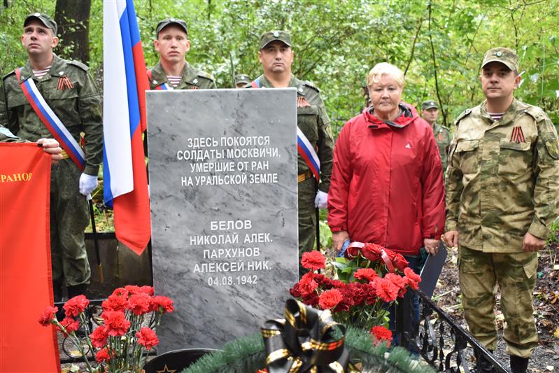 Военнослужащие Росгвардии приняли участие в реставрации воинского памятника в Свердловской области