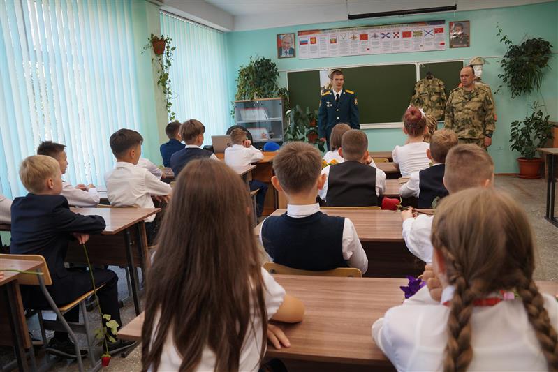 В День знаний в Иркутске торжественно открылся профильный класс Росгвардии