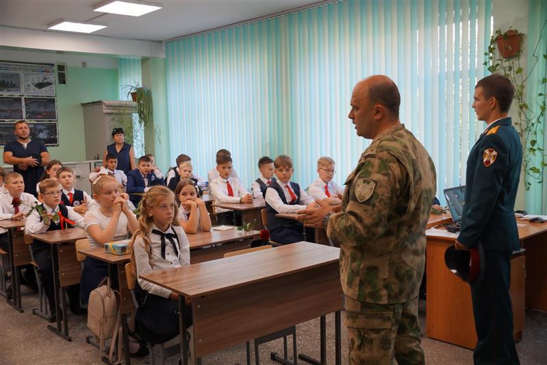 В День знаний в Иркутске торжественно открылся профильный класс Росгвардии