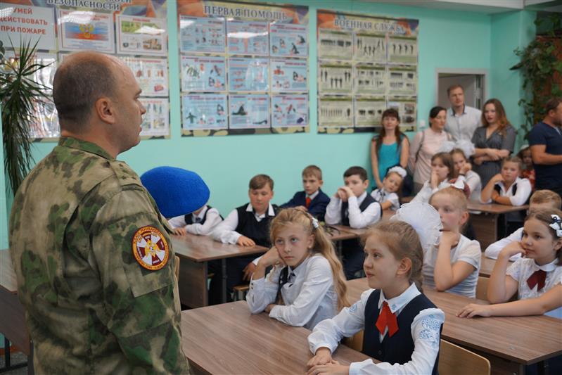 В День знаний в Иркутске торжественно открылся профильный класс Росгвардии