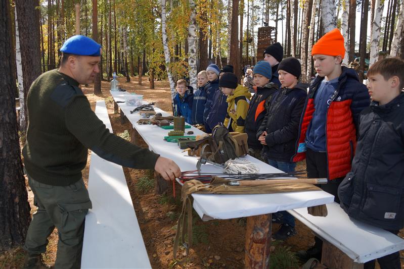Учащиеся подшефного Росгвардии класса иркутской школы побывали на своем первом полевом сборе (видео)