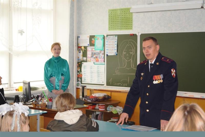 Цикл занятий по антитеррористической  безопасности провели сотрудники Росгвардии со школьниками Зауралья 