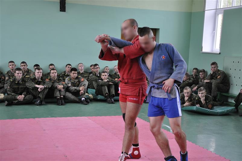 Росгвардейцы провели мастер-класс по самбо для смоленских кадет