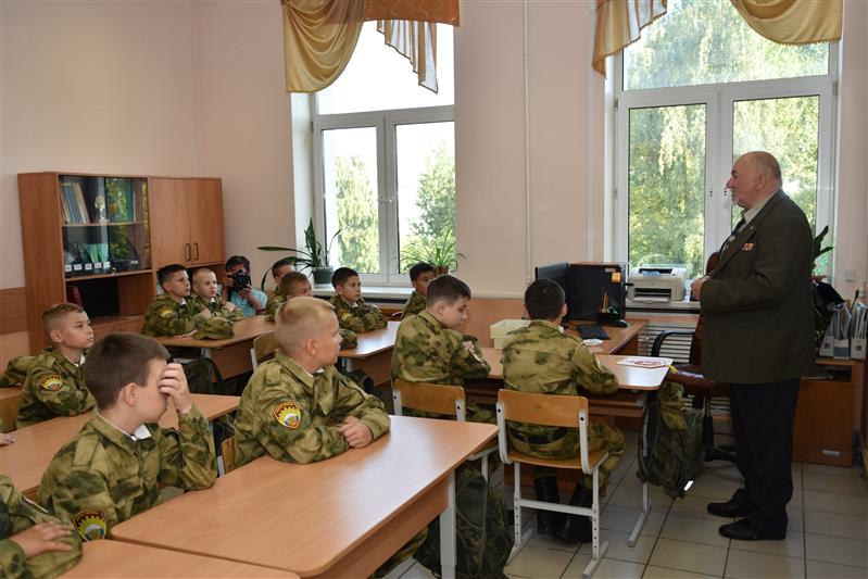 Ветераны рассказали кадетам Росгвардии о мужестве