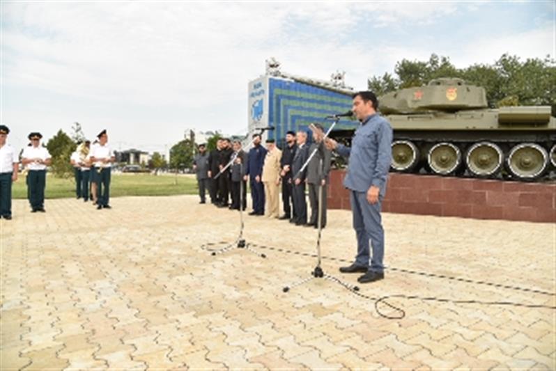 Военнослужащие Росгвардии приняли участие в торжественной церемонии открытия Аллеи Героев в Грозном