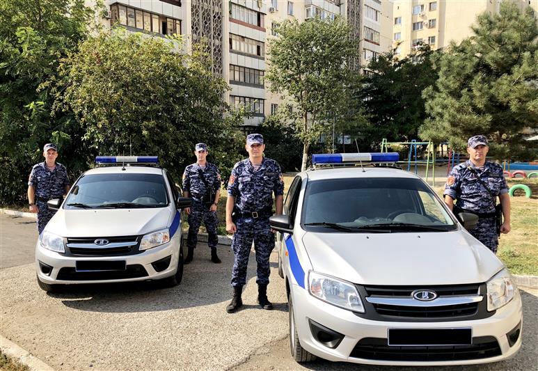 В Крыму росгвардейцы эвакуировали 16 человек во время пожара в многоэтажном доме