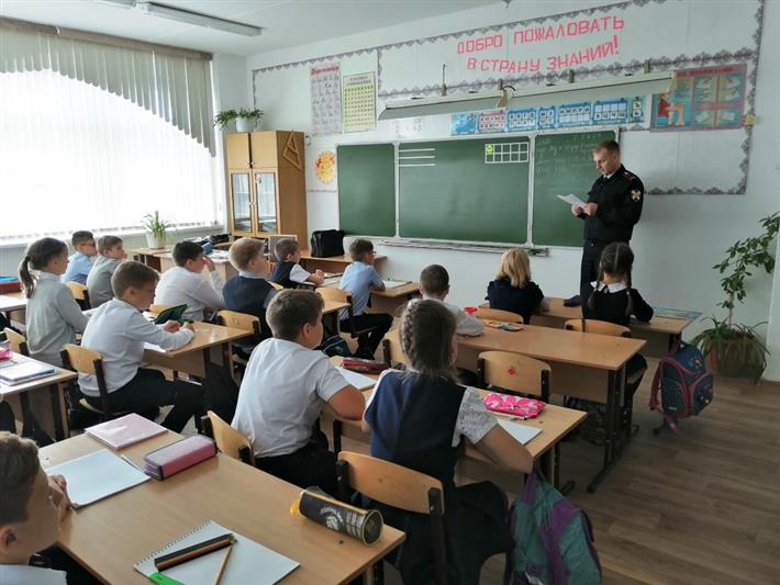 Цикл занятий по антитеррористической  безопасности провели сотрудники Росгвардии со школьниками Зауралья 