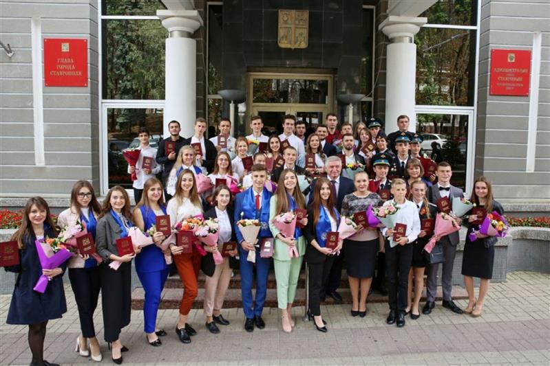 Юные росгвардейцы получили именные стипендии от администрации города Ставрополя