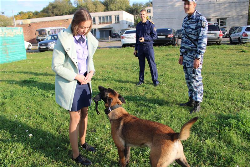В Ульяновске сотрудники ОМОН Росгвардии  провели Урок мужества для кадет Следственного комитета