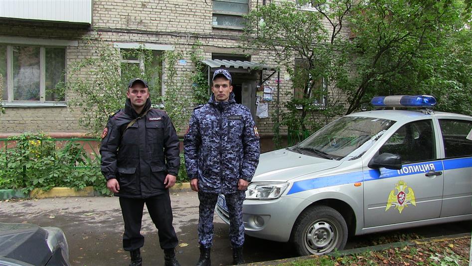 Сотрудники тульской вневедомственной охраны спасли 81-летнюю женщину на пожаре 