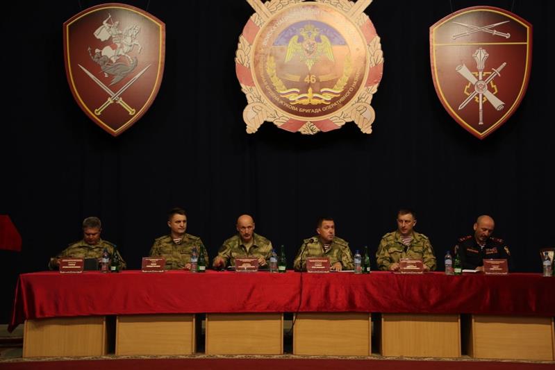 Командующий Северо-Кавказским округом Росгвардии представил личному составу грозненского соединения нового командира