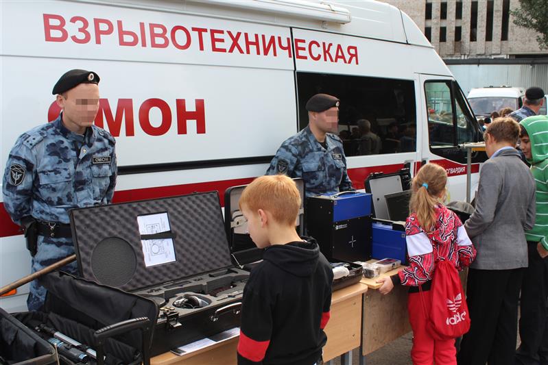 Спецназовцы Росгвардии провели зрелищные показательные выступления в Ростовской области
