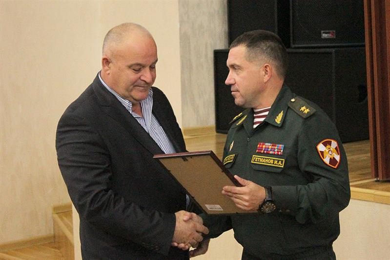 Командующий Северо-Кавказским округом Росгвардии генерал-лейтенант Игорь Гетманов провел совещание с председателями ветеранских организаций